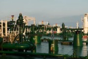 事业什么国际油价周二收高 地缘政治担忧与美元走弱双重支撑