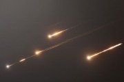 事业什么伊朗以导弹齐射回应以色列的大规模袭击