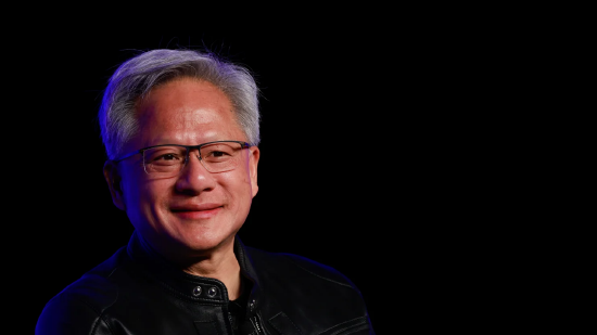 英伟达黄仁勋：编程人工智能如今就像训练一个人(🧡)